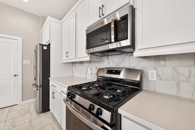 Building Photo - 9442 Starlight Oak Dr