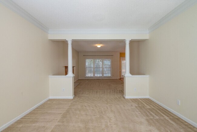 Photo - 4 BEDROOM WITH FENCED IN YARD LOCATED IN R...