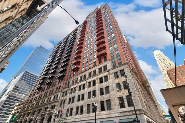 Building Photo - 208 W Washington St Unit 703
