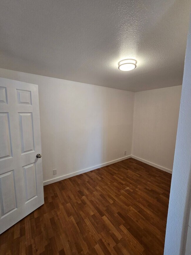 Photo - 2439 Sherman Ave Unidad #8