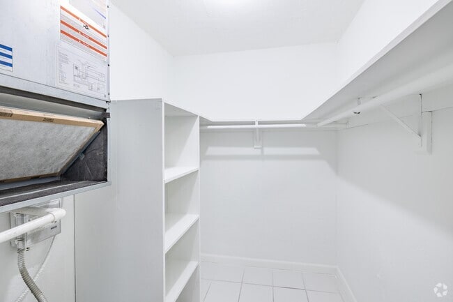 1 habitación, 1 baño - 740 pies cuadrados - Vestidor