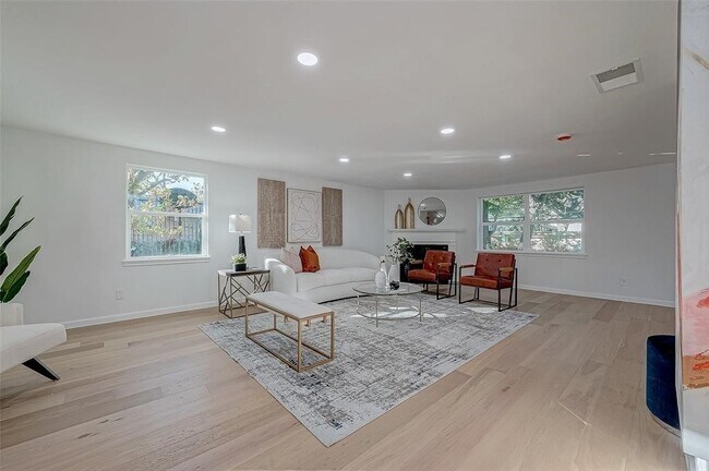 Photo - 2414 Walnut Bend Ln