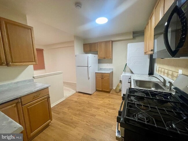 Building Photo - 8493 Greenbelt Rd Unit T2