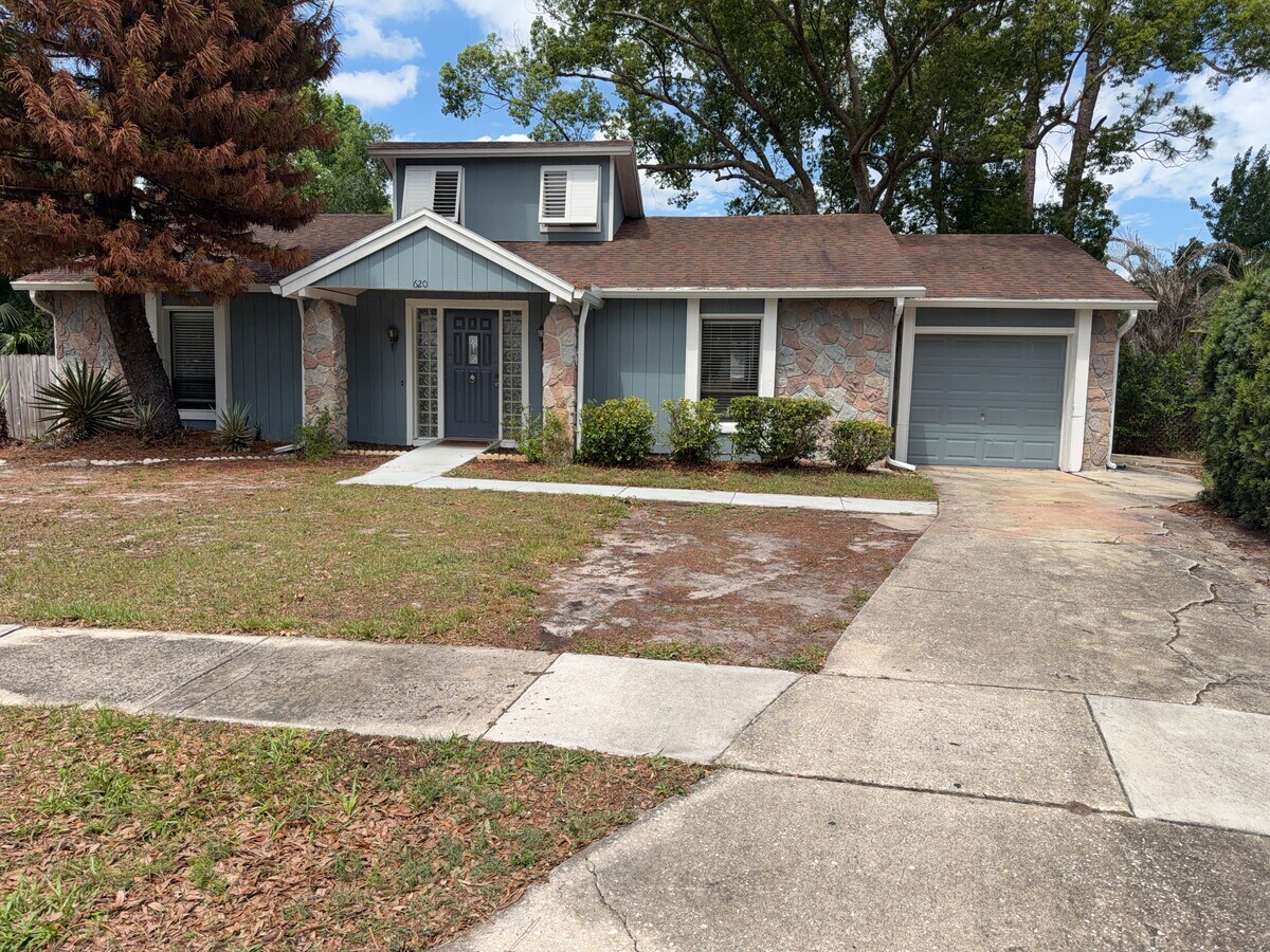 Photo - 620 Locust Ct