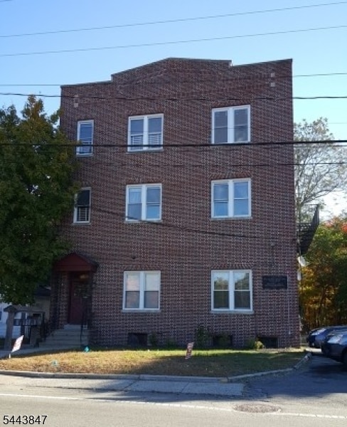 Building Photo - 817 Ringwood Ave