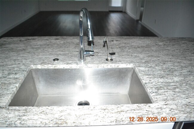 Photo - 1613 Sunbend Ln