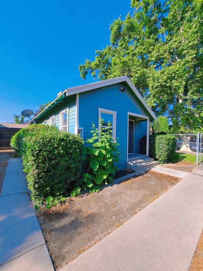 Building Photo - 436-442 N Effie St Unit 442