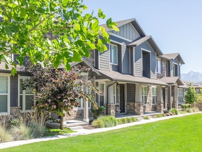 Building Photo - San Tropez Apartments & Townhomes