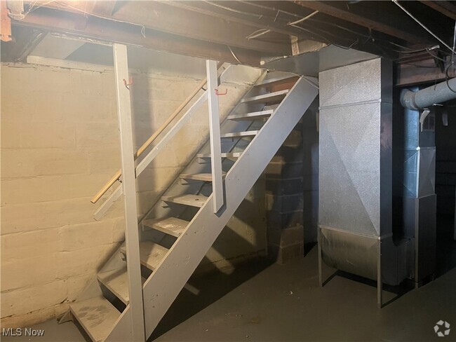 Building Photo - 372 Campbell St Rental