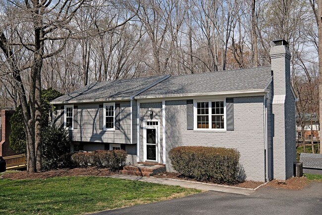 Building Photo - Spacious Pet-Friendly Hollymead Home With Updates