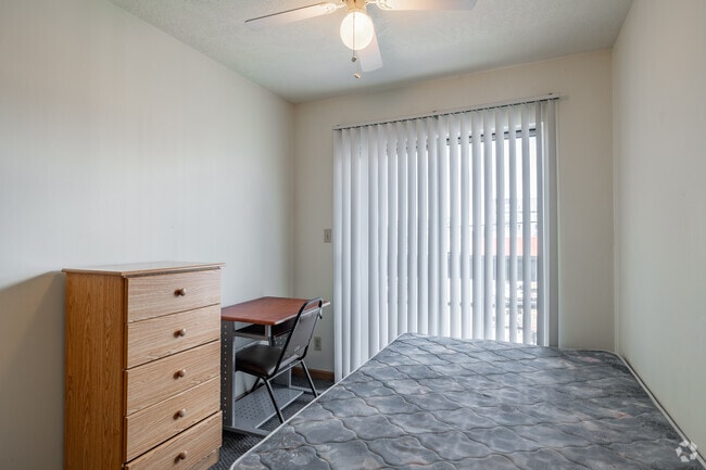 3BR, 1BA - 700SF