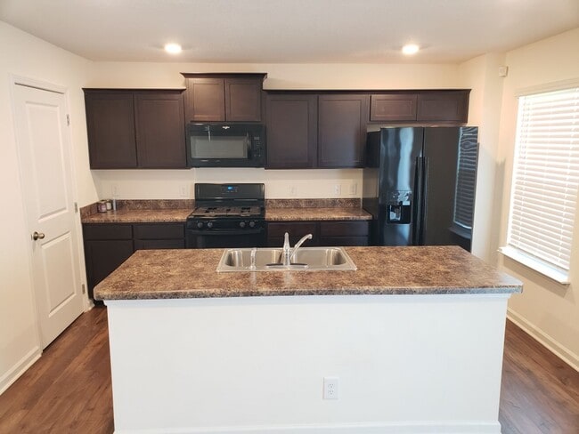 Photo - 3 Bedroom / 2.5 Bath Home Kingsport TN - Over 2100 Sq Foot!