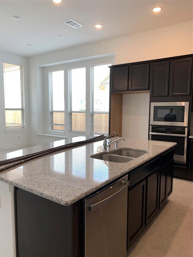 Photo - 6145 Teodoro Bend