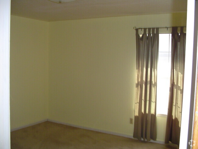 Building Photo - Nottingham Condominiums - 1 Bed 1 Bath - $650 Unit 219