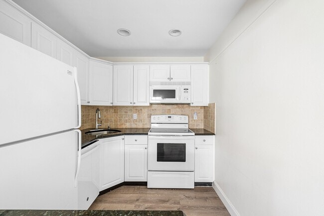 Photo - 2455 NE 51st St Unit E102