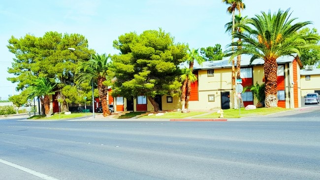 Photo - Oakridge Apartments