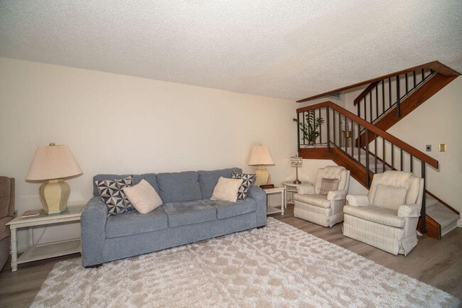 Photo - 1170 6th Ave