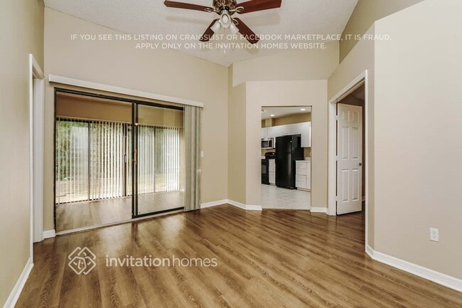 Photo - 653 Middlebury Loop