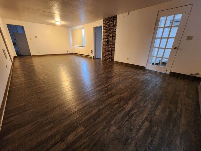 Photo - 620 NE Maple St