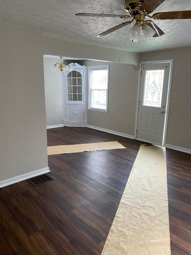 Photo - 3 Bedroom, 1 Bathroom SINGLE FAMILY HOME f...