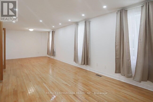 Photo - 87 Woodriver St