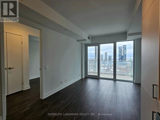 Photo - 88 Queen St E Unité 2806