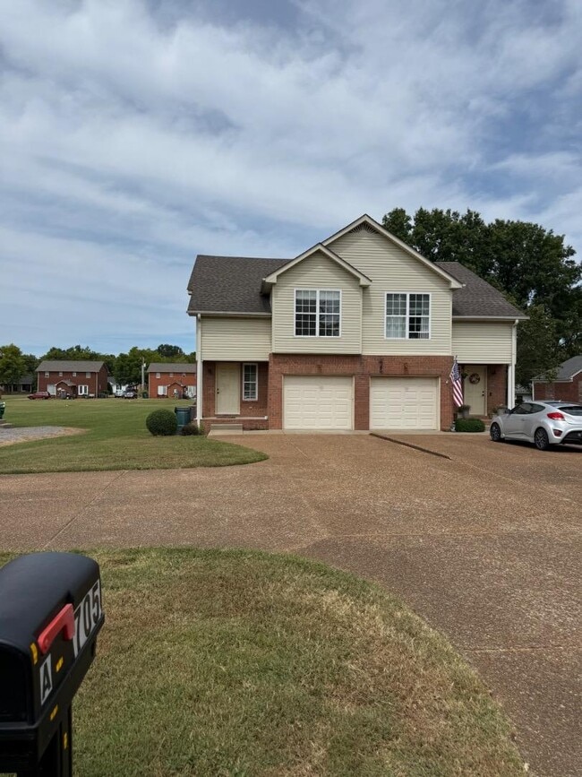 Building Photo - 705 Vanview Dr Rental