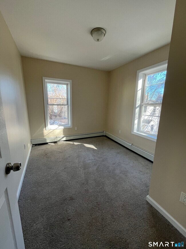 Photo - 412 S Main St