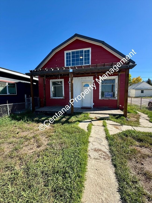Building Photo - Updated Barn House with a Garage!