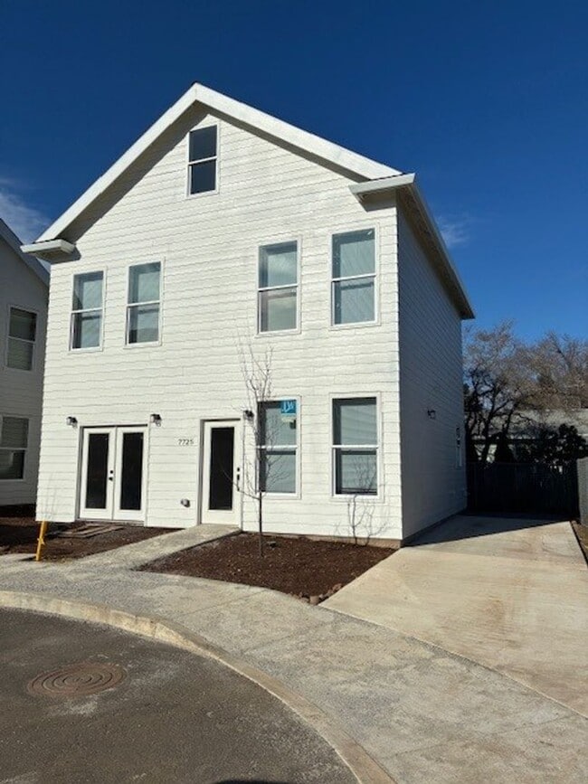 Building Photo - *** 3 Bedroom New Build In SE ! ONE MONTH FREE !!!!