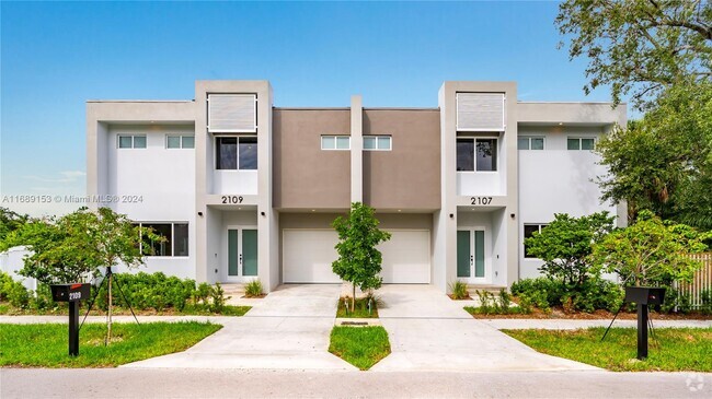 Building Photo - 2109 SW 18th Ave Unit #2109 Rental