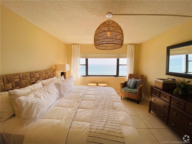 Building Photo - 7380 S Ocean Dr Unit 718A Rental