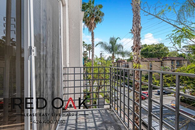 Photo - Exceptional Two Bed Room with Loft, Privat... Unit 303