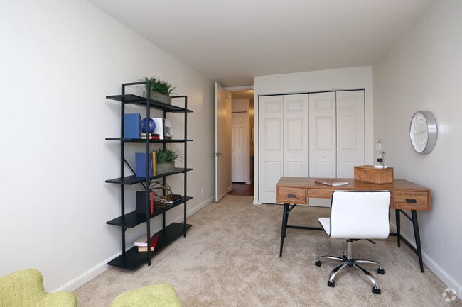2BR, 1BA - Bedroom