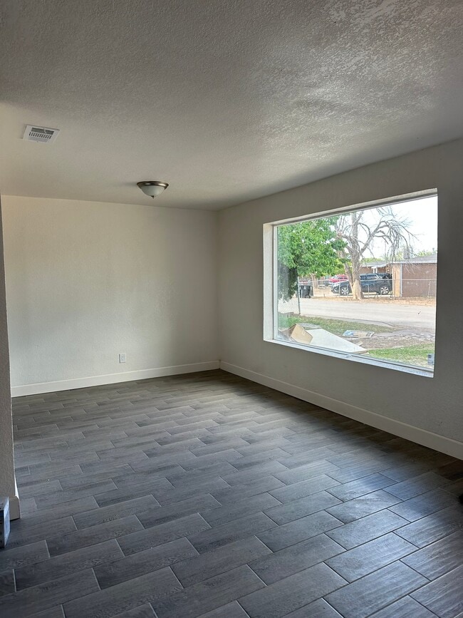 Photo - 23 W Eyman St