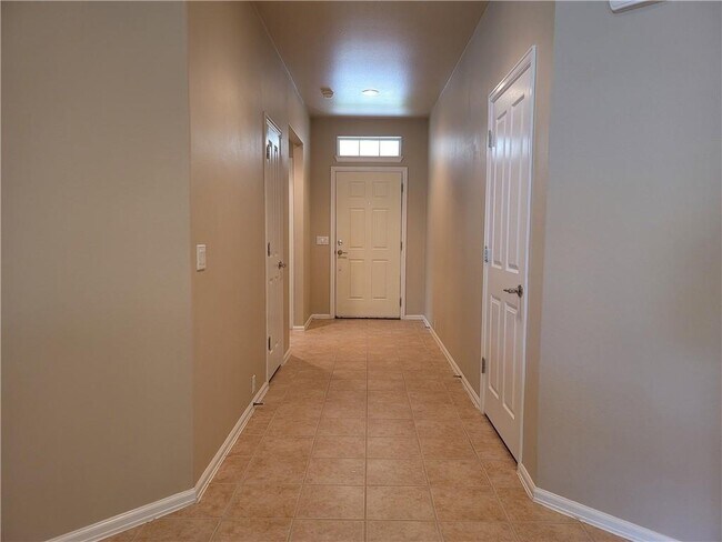 Photo - 208 Hummingbird Ln