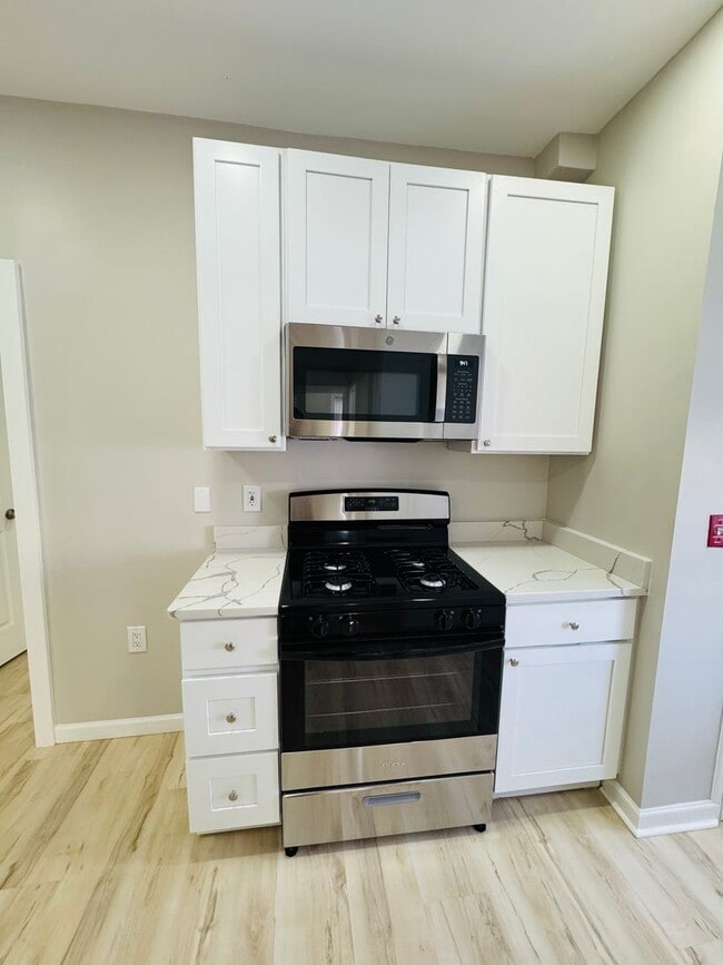 Building Photo - 59 Henry St Unit A2