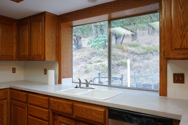 Photo - 3 bed 2 bath Single Family Home for Rent in Grants Pass