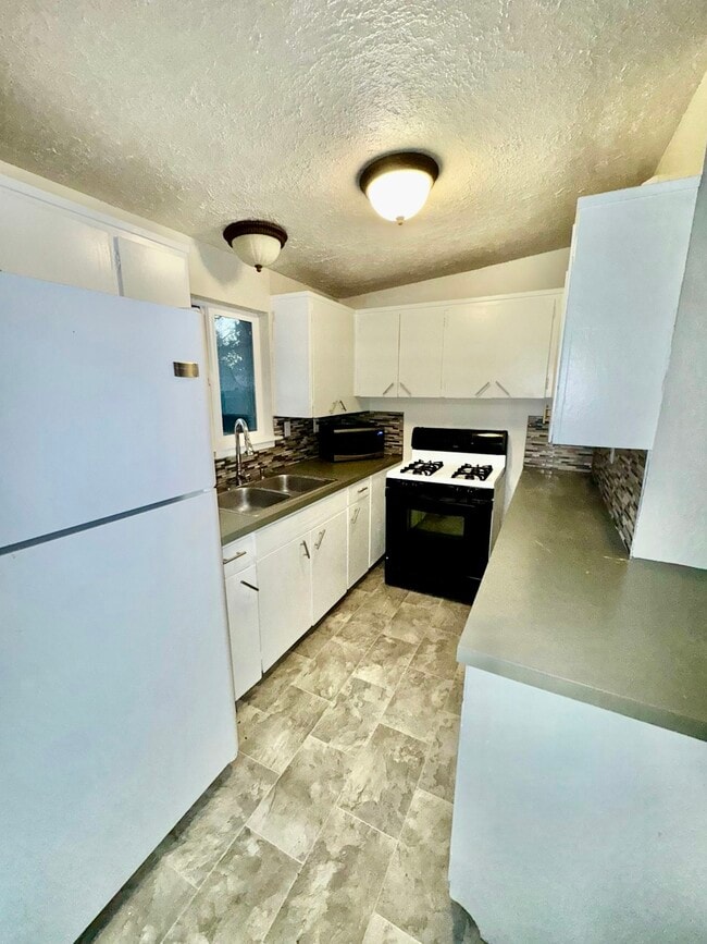 Photo - 1325 E 5th N