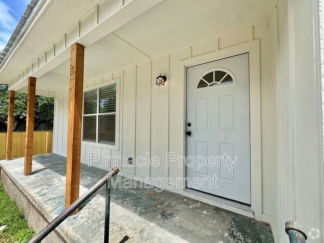 Building Photo - 4602 McKee St Rental