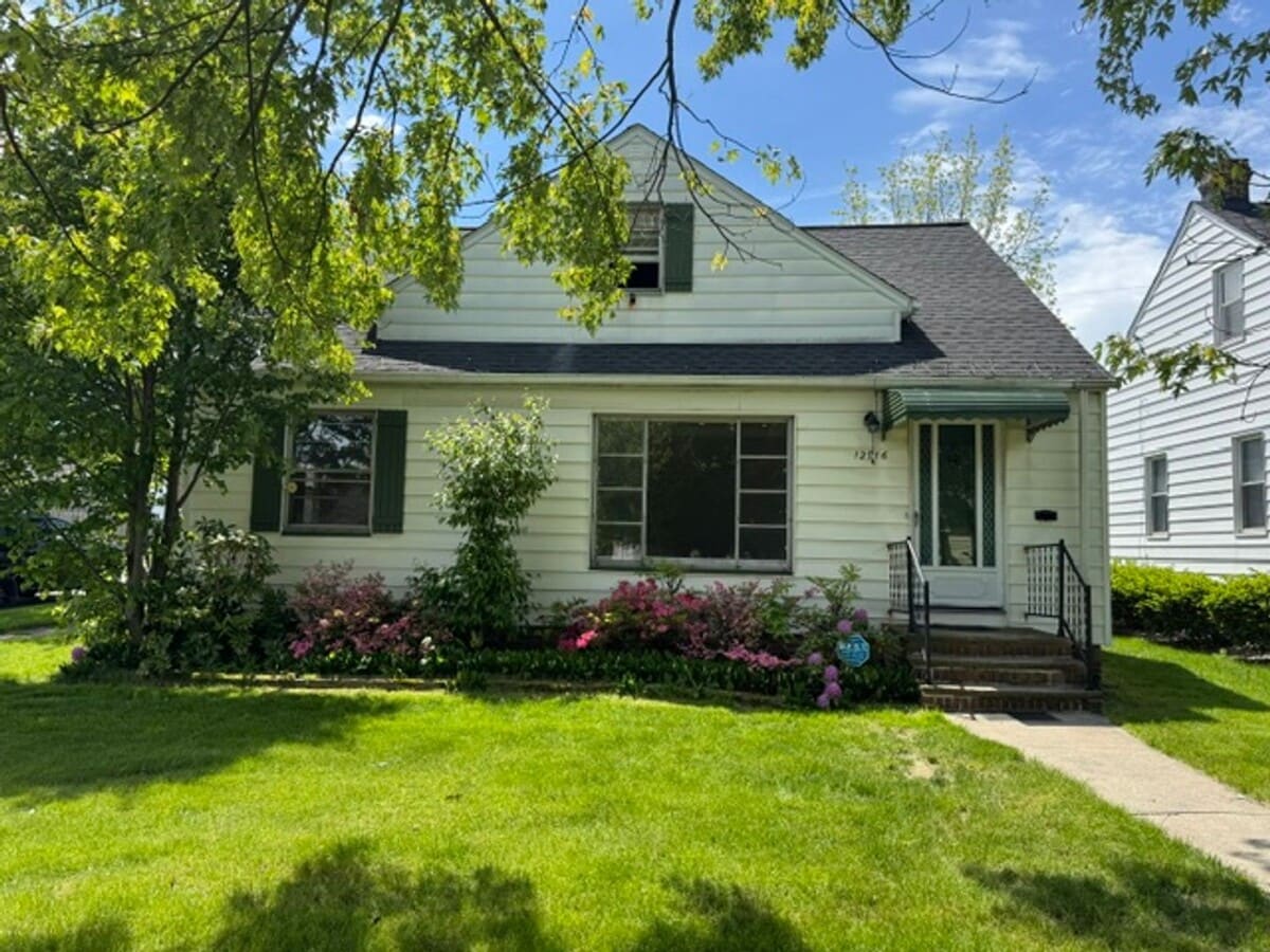 Photo - Single Family Home 5 beds 2 bath - Coming Soon!