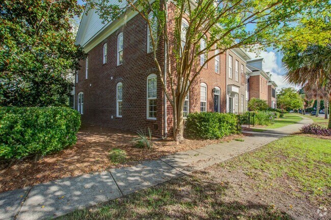 Building Photo - 802 Rue Dr Rental