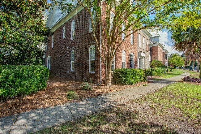 Building Photo - 802 Rue Dr Rental