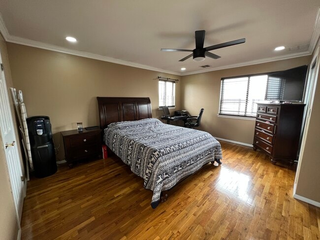 Photo - 129 Beach St