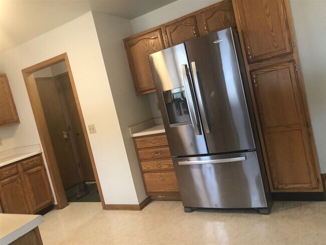 Photo - 2 Newbury Cir