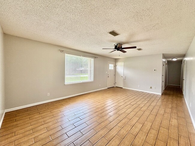 4904 Andrea Ln
