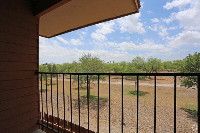 2 BD, 2 BA - 875 SF