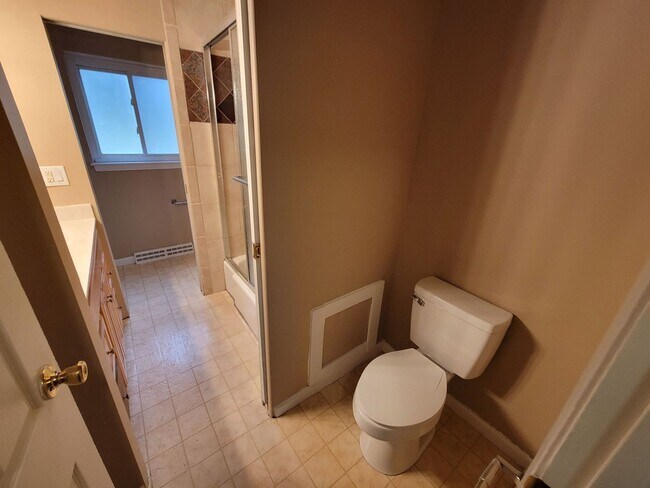 Photo - 1031 Depauw Dr 4BR/1.5BA (Fairfield)