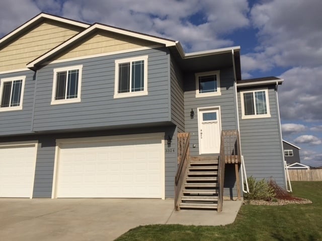 Building Photo - Spacious Townhouse for rent with No maintenance responsibilities!!