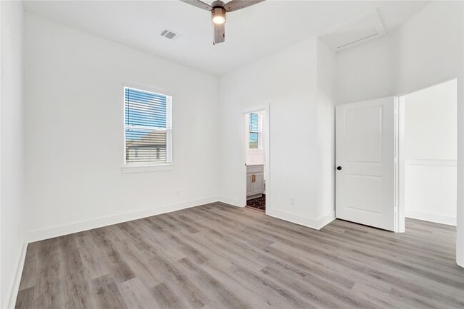 Building Photo - 3210 Frying Pan Pl Unit B